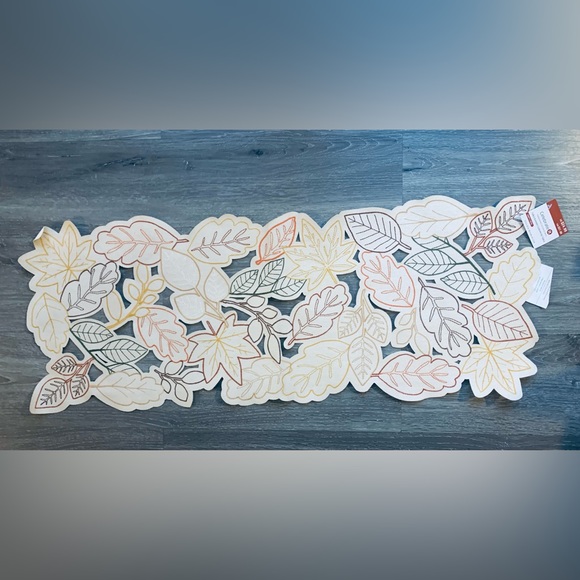 3pc Decor Set - 2 Wall Decorations + 1 Table Runner- Extra: 1pk Napkins//NWT - Picture 3 of 6